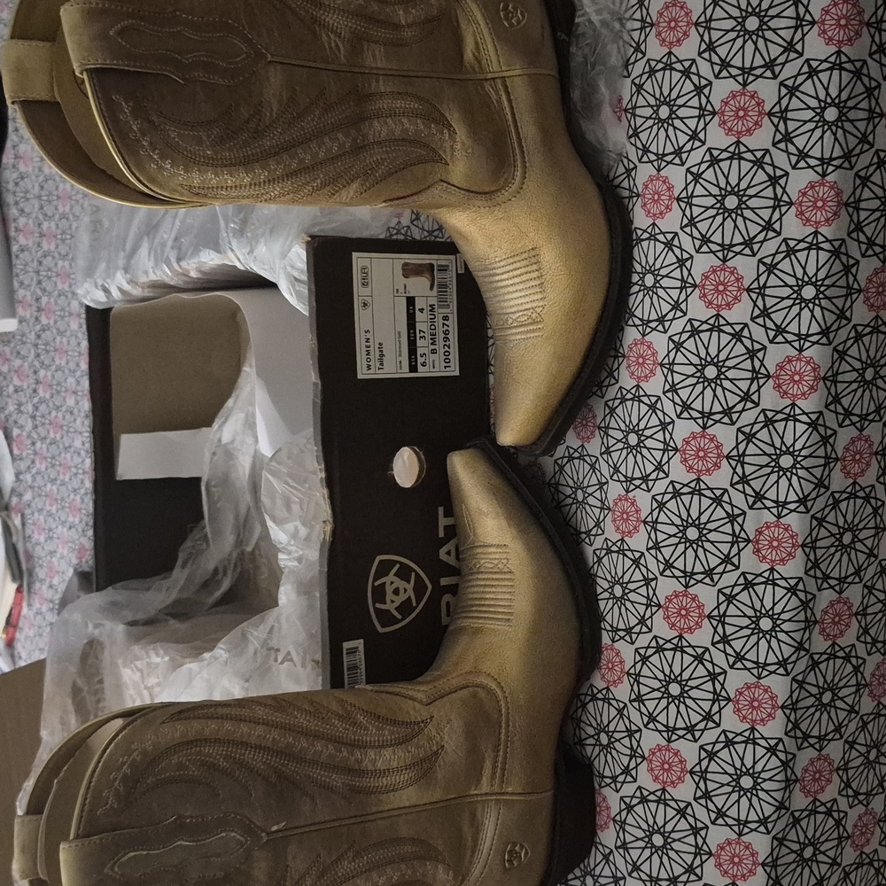 only wore once in my place. These boots dont even have a crease